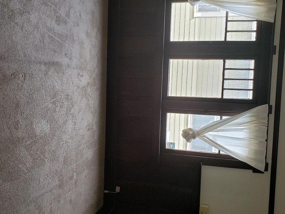 Formal dining room
Could be used as a second bedroom 12.6x11'