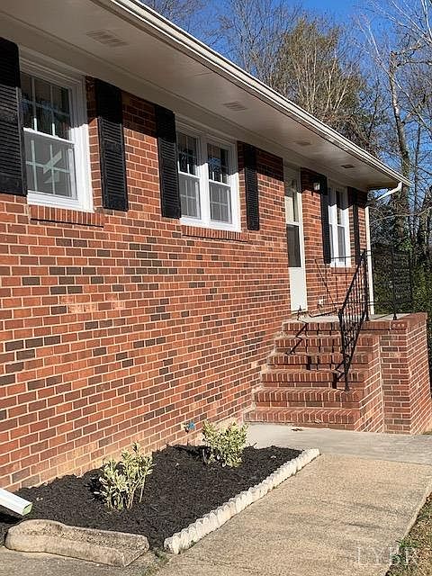 1st image of 1502 College St