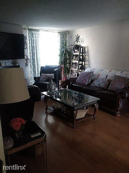 2nd image of 2658 Greenleaf Dr