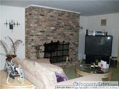 5th image of 323 E Sanders St