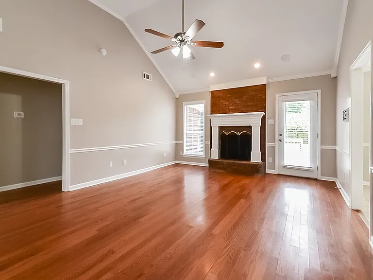 4401 Okeechobee Dr — Photo 4