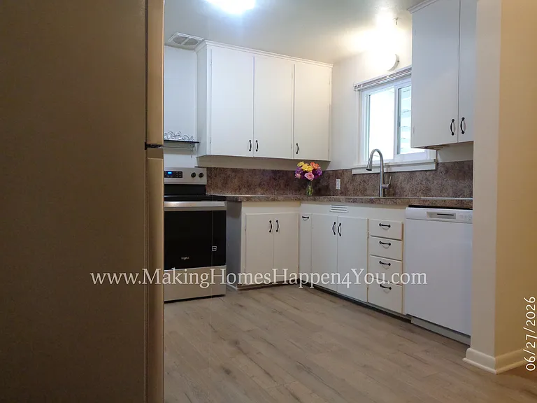 1945 23rd St NE — Photo 16