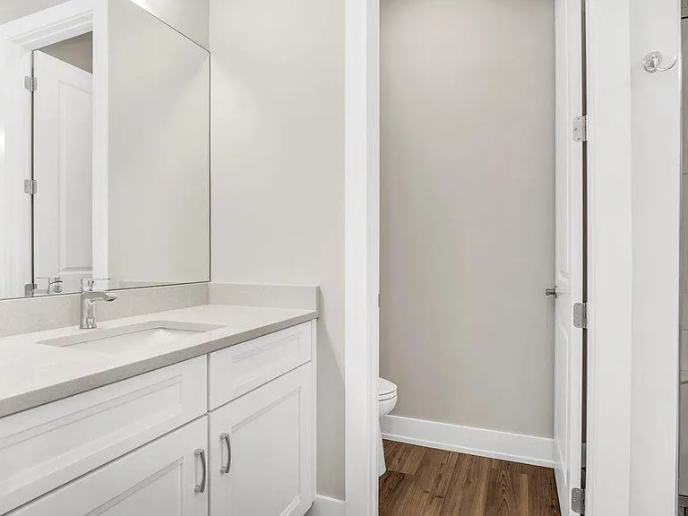 12976 Pembroke Dr — Photo 33