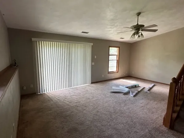 1918 Green Valley Dr, Janesville, WI 53546