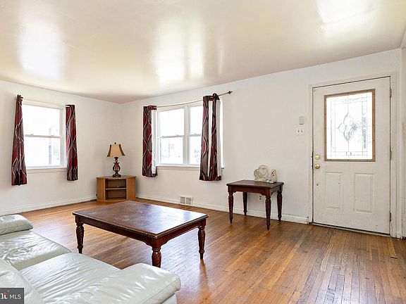 3rd image of 1826 Maple Ave