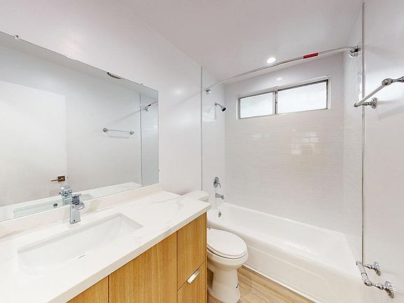 5th image of 1933 S Bedford St #4