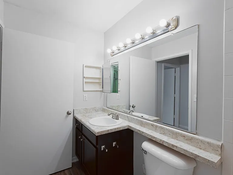 Cambridge Park Apartments — Photo 57