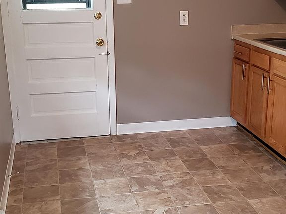 4th image of 2744 Oneida Dr