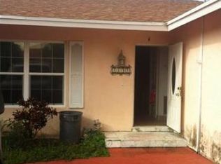 2632 W Carandis Rd, West Palm Beach, FL 33406