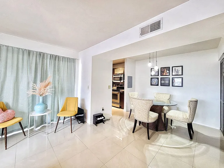 2360 SW Archer Rd #101 — Photo 3