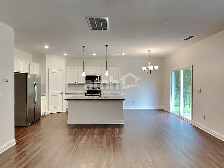 6051 Rosemore Ln — Photo 4
