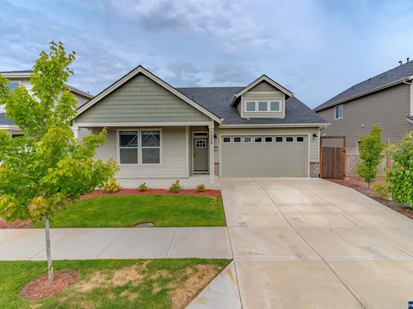 1389 S 10th St, Independence, OR 97351