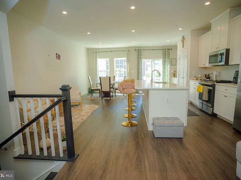 8210 Goldstone Ct — Photo 7