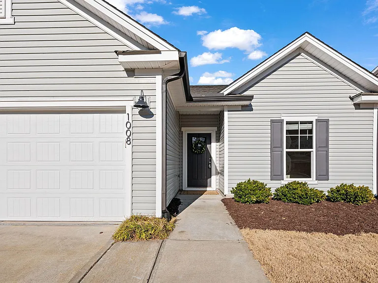 1008 Sandtrap Way — Photo 3