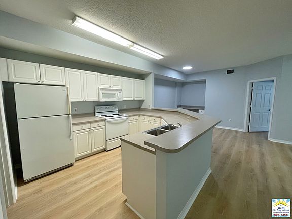 5th image of 17 Harbour Vista Cir #101