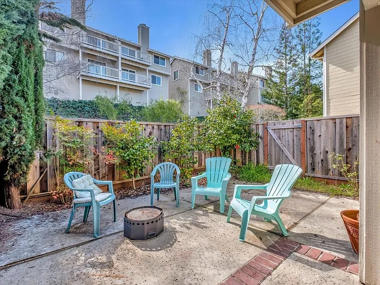 18 Carriage Ln — Photo 22
