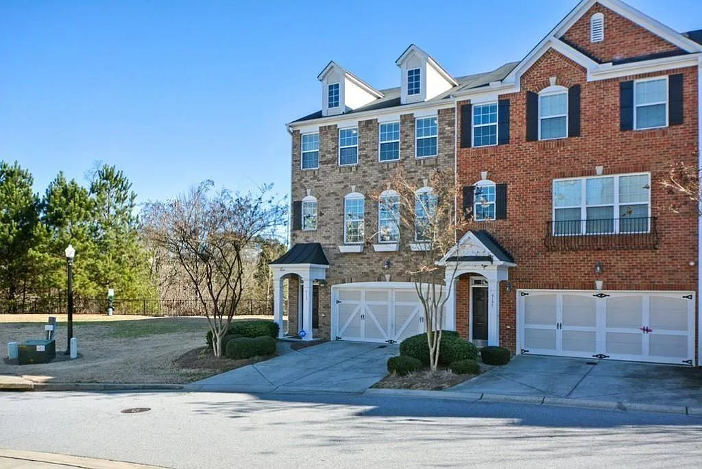3 bed, 3.5 bath, 2798 sqft, $2,800 — Photo 1