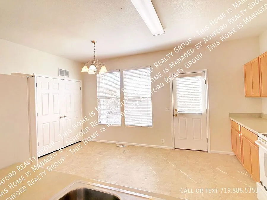 3 bed, 2.5 bath, 1507 sqft, $1,750 — Photo 3