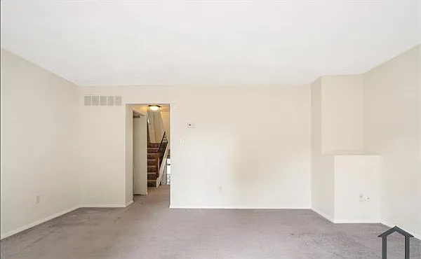 27 Bohn Ct — Photo 4