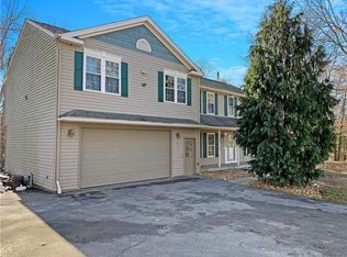 140 Hillcrest Dr N, Cranston, RI 02921