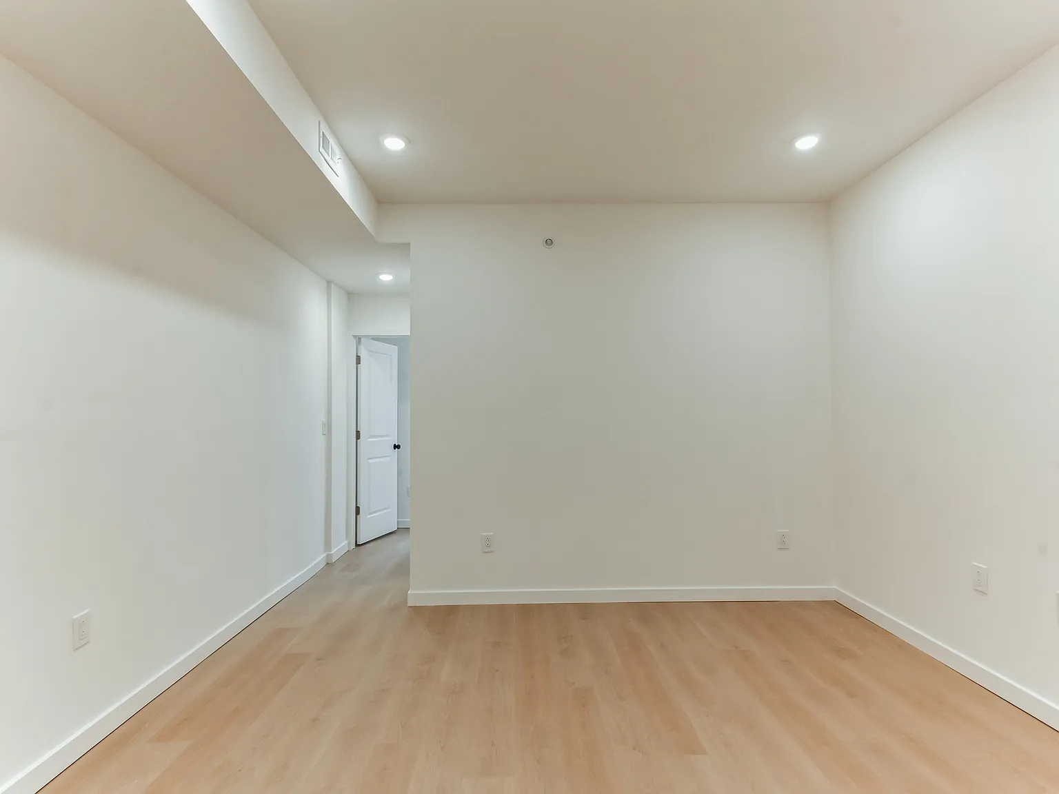 4 bed, 1230 sqft, $1,895 — Photo 4