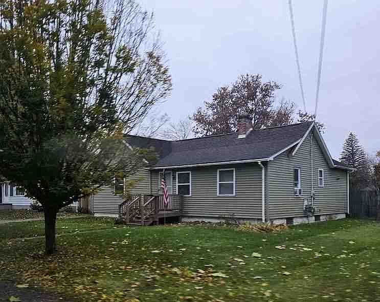 1st image of 822 Isham St