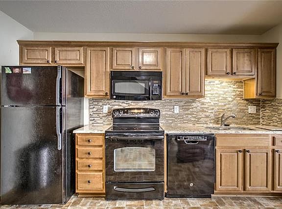 2nd image of 622 SW Shadow Glen Ct