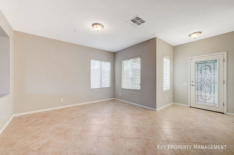 Modern 4BD Home with Private Solar-Heated Pool & Mountain Views Solar Powered for Low Utilities! — Photo 2