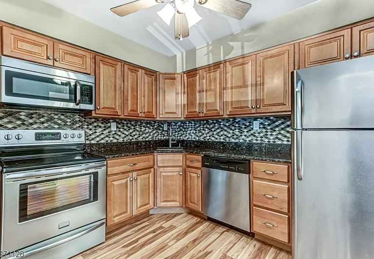 798 Eves Dr #2R — Photo 13