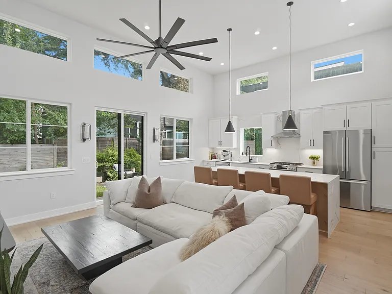 2711 Stacy Ln #B — Photo 2