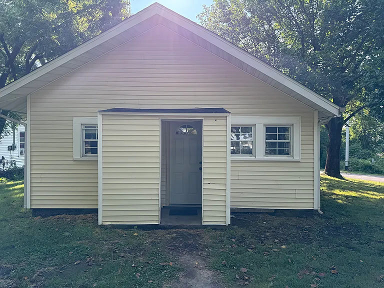 111 N Elm St — Photo 16