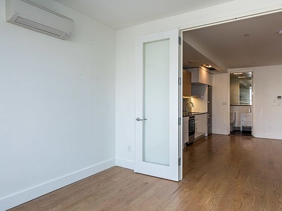 4th image of 818 Saint Johns Pl #3R