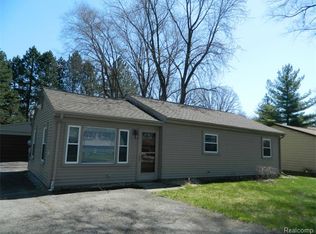 1750 Eastport Dr, Troy, MI 48083