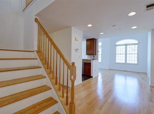 123 Abbie Ct, West New York, NJ 07093