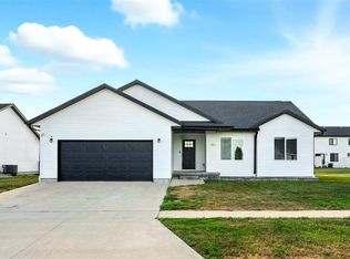 921 S 12th Ave, Washington, IA 52353