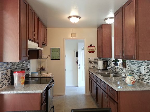 3rd image of 2712 Barnard St