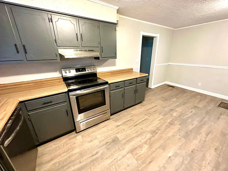 304 W Rasch Rd — Photo 8