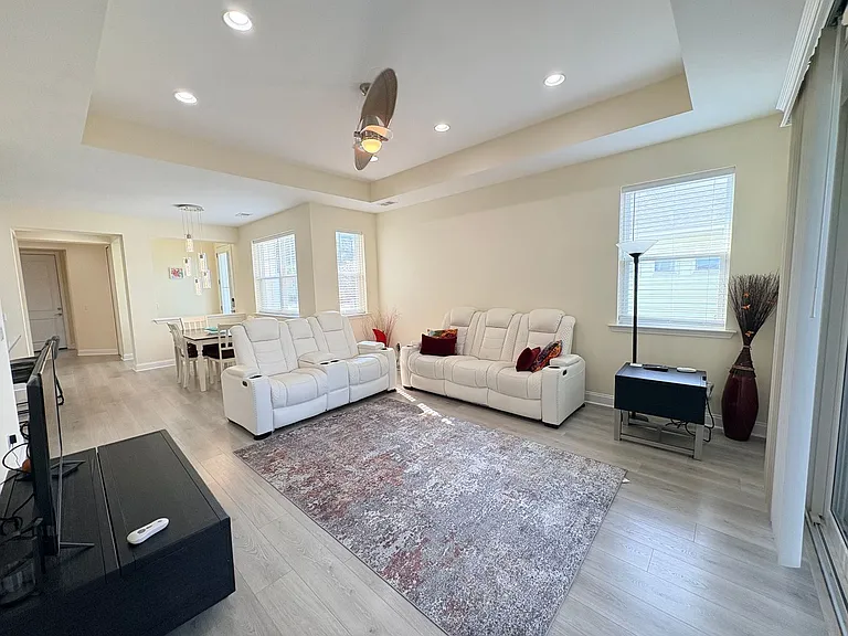 240 Margaritaville Ave S — Photo 30