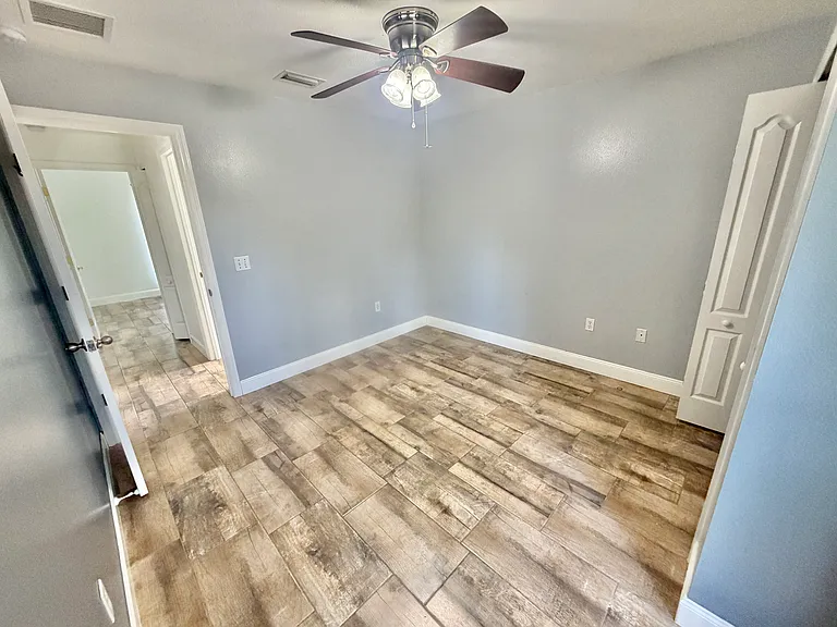 1230 Silverdale St — Photo 16