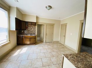 31 W 34th St APT 2R, Steger, IL 60475