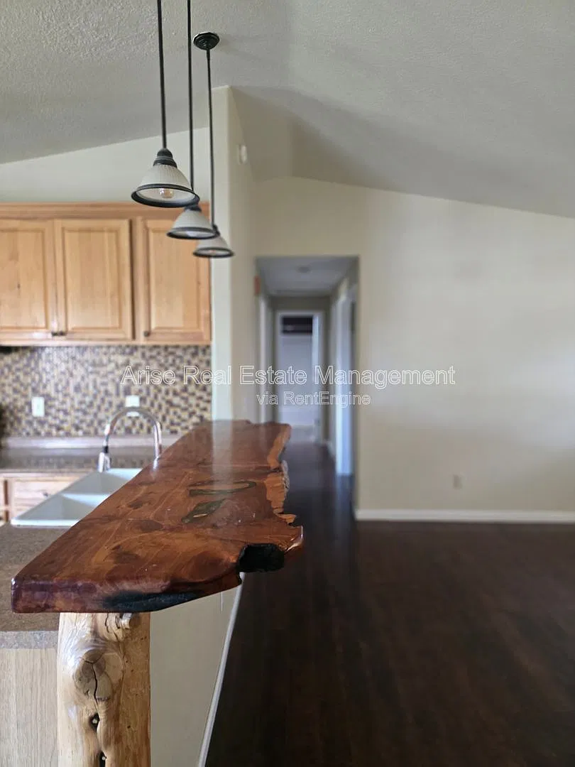 3 bed, 2.0 bath, 1444 sqft, $1,980 — Photo 1