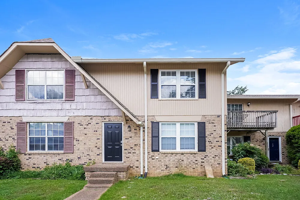 2 bed, 1.5 bath, 1764 sqft, $2,045 — Photo 1