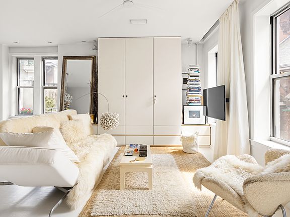 3rd image of 210 E 17th St APT 5D