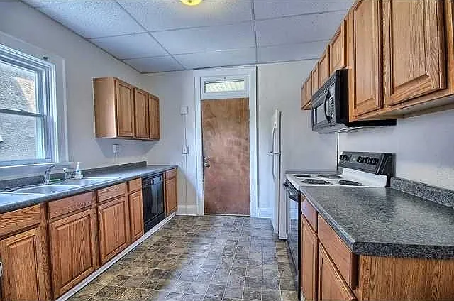 4 bed, 1800 sqft, $2,500 — Photo 3