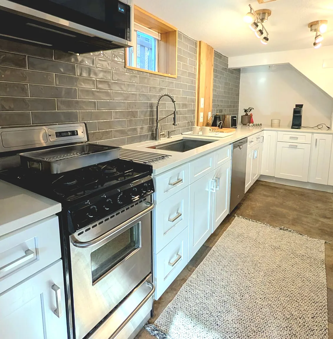 2 bed, 900 sqft, $2,600 — Photo 1