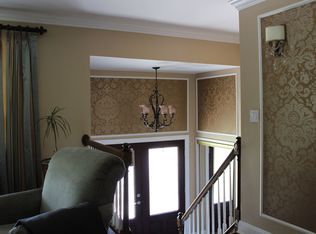 33 Grand St, Smithtown, NY 11787