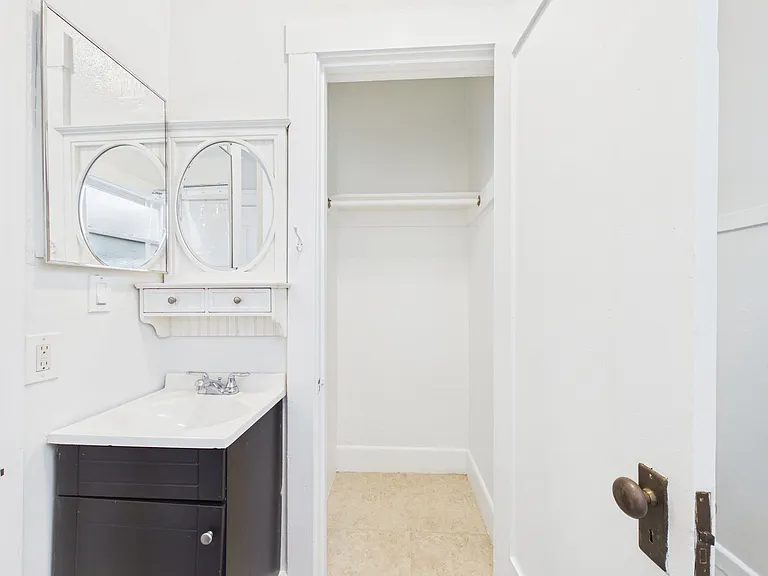 Grandview Apartments — Photo 37