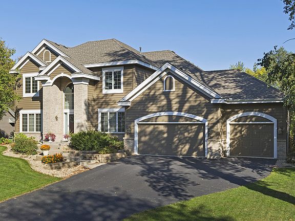 3rd image of 460 Upland Ln N