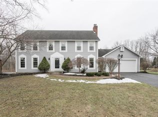 46 Random Knolls Dr, Penfield, NY 14526