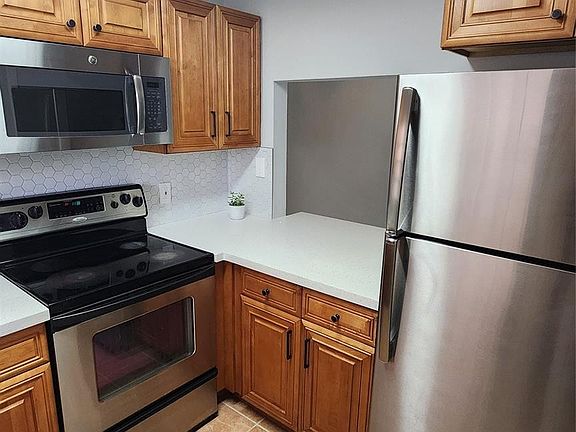 4th image of 9471 Evergreen Place #205